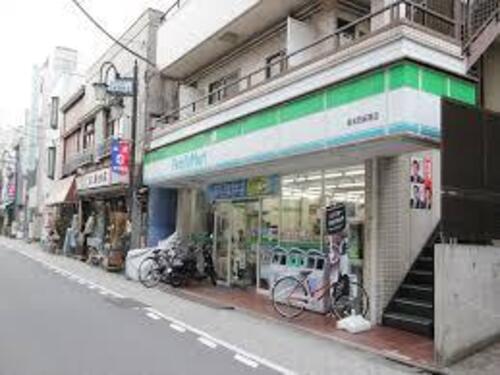 ファミリーマート塚本西荻南店まで137m ・地域に寄り添う　・お客さま一人ひとりに　・家族のように