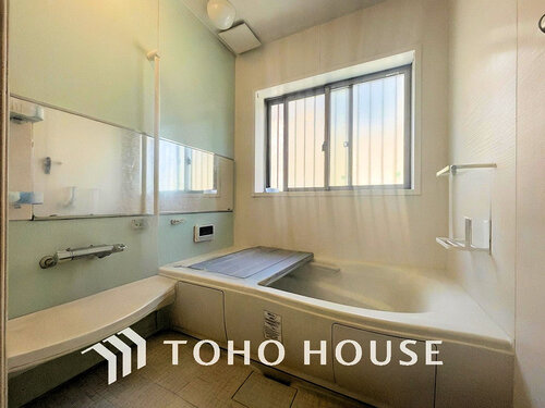 (現地には家具があります)