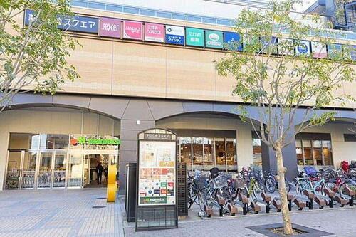 ファミリーマート新川崎ツインタワー店まで248m ・地域に寄り添う　・お客さま一人ひとりに　・家族のように
