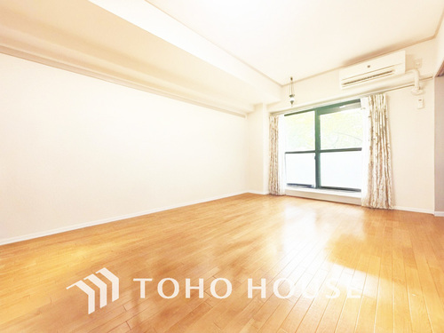 （現地には家具があります）