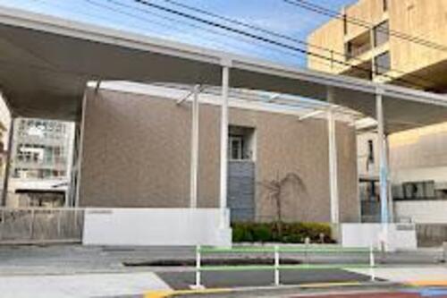 港区立三田中学校まで1700m ・自他を尊重し、共感し合う生徒【共感】　・自ら学び、考え、行動する生徒【自立】　・健康・明朗で礼儀正しい生徒　【礼儀】