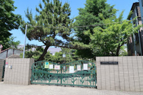 川崎市立中原小学校まで756m ・一人一人が思いや願いを表現し、自分の良さを伸ばすようにします　・互いに認め合い、共に楽しみながら学び合うようにします　・自ら課題をもち、すすんで取り組むようにします