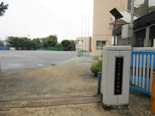 川崎市立宮内中学校まで357m ・礼儀正しく気力のある人になろう　・明るく健康で努力を惜しまない人になろう　・誠意があって責任を果たす人になろう