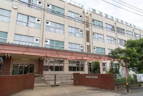 足立区立谷中中学校