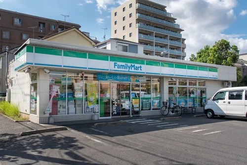 ファミリーマート加平三丁目店