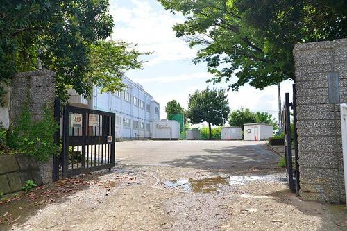 横浜市立生麦中学校まで1334m コミュニケーション能力を身に付け、主体的に学習する生徒を育てます。