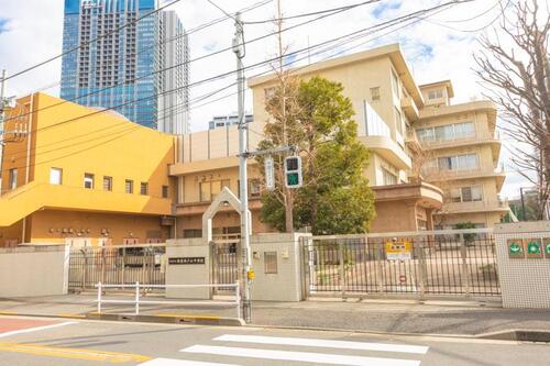 新宿区立新宿西戸山中学校まで1100m ・「鍛練」教養と品格を磨き、心身ともに自らを鍛える生徒　・「参画」豊かな人間性や社会性を身に付け、自ら社会に参画する生徒　・「飛躍」夢や希望の実現を目指し、自ら