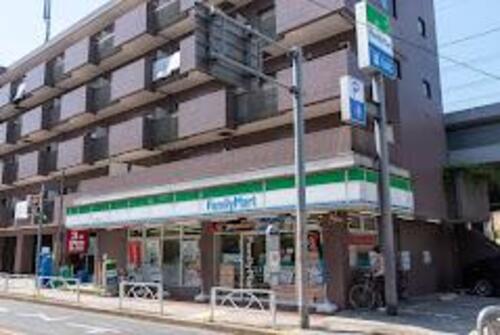 ファミリーマート砧城山通り店まで488m ・地域に寄り添う　・お客さま一人ひとりに　・家族のように