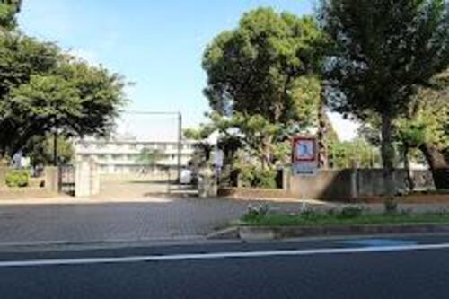 千葉市立本町小学校まで613m 「児童の自主・自律・自学」を教育目標とし、その達成のために「確かな学力」「豊かな心」「健やかな体」