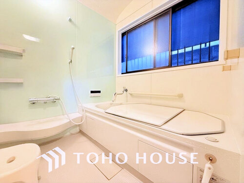 (現地には家具があります)