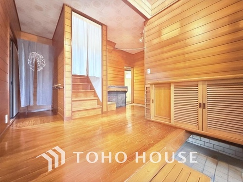 (現地には家具があります)