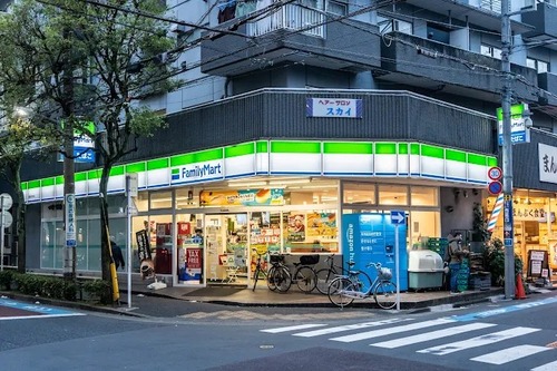 ファミリーマート西葛西駅前店