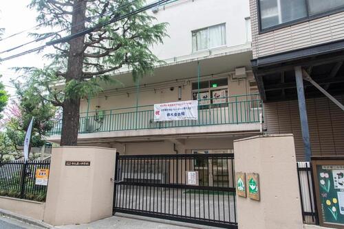 新宿区立牛込第二中学校