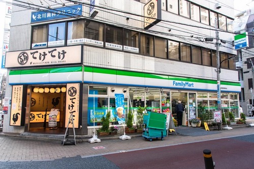 ファミリーマート新宿御苑駅前店