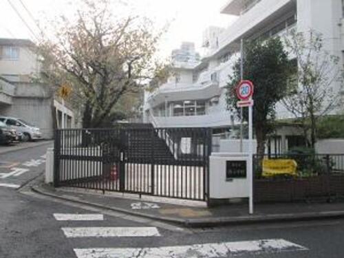 港区立笄小学校まで454m 人間尊重の精神を基調とし、健康で知性・感性・徳性に富み、広く国際社会に信頼と尊敬を得られる児童を育成する。