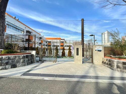 港区立高陵中学校まで471m ・深く考え、進んで行動する。　・責任を重んじ、規律正しく行動する。　・心身を鍛え、情操を豊かにする。