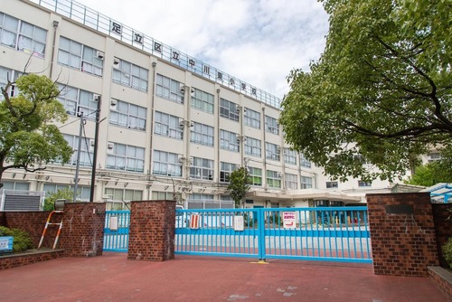 足立区立中川東小学校