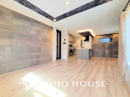 (現地には家具があります)