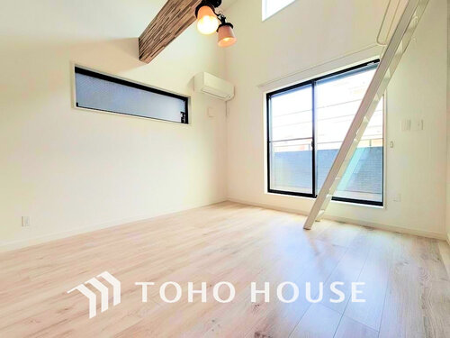 (現地には家具があります)