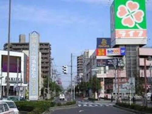 ライフ吉川駅前店