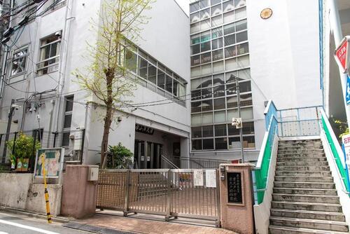 新宿区立津久戸小学校