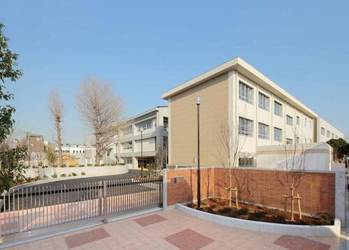 川崎市立さくら小学校まで650m ・心やさしい子　・進んで勉強する子　・明るく元気な子