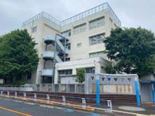 世田谷区立梅丘中学校まで1300m ・心豊かな人　・真剣に考える人　・実行力のある人