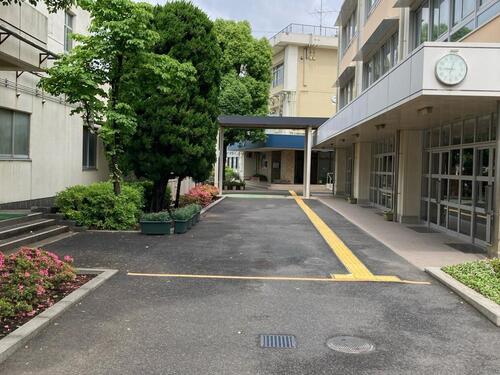 川崎市立日吉中学校まで695m ・創造力を持った心豊かな人になろう　・礼儀と責任を重んじ、実行力のある人になろう　・健康で教養のある人になろう