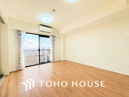 (現地には家具があります)