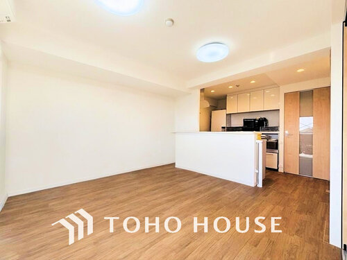 (現地には家具があります)