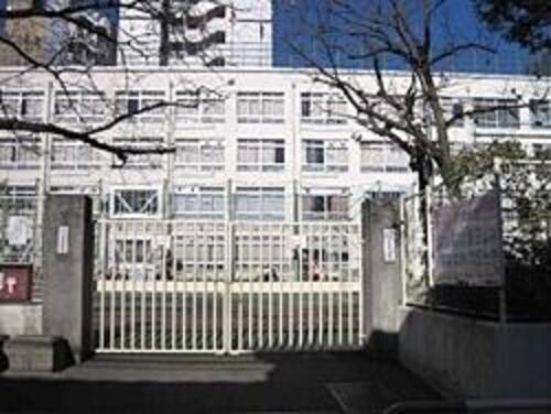 新宿区立愛日小学校まで331m ・挨拶をする子　・一緒に取り組む子　・自分から学ぶ子　・強く元気な子