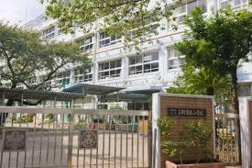 世田谷区立三軒茶屋小学校まで183m ・よく考える子ども　・思いやりのある子ども　・体をきたえる子ども