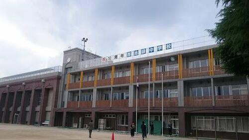 豊島区立西池袋中学校まで1400m ・自ら学び、正しく判断できる人になろう　・責任を重んじ、思いやりのある人になろう　・心身ともに健康で、強い意志で生きる人になろう