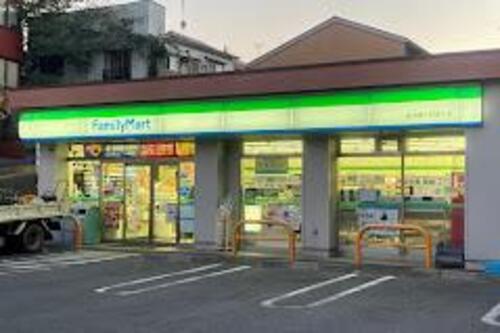 ファミリーマート品川桐ヶ谷通り店まで101m ・地域に寄り添う　・お客さま一人ひとりに　・家族のように