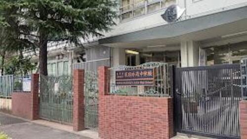 渋谷区立原宿外苑中学校まで580m ・Communication「あらゆる他者を価値のある存在として尊重」　・Collaboration「様々な社会的変化を乗り越える」　・Innovation「豊かな