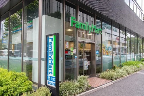ファミリーマート 青山外苑東通り店