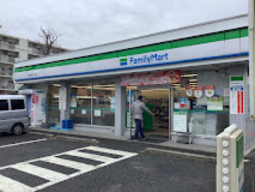 ファミリーマート三郷早稲田七丁目店