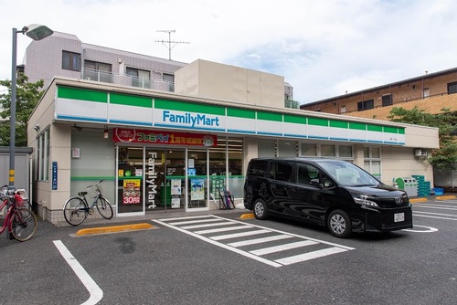 ファミリーマート三園一丁目店