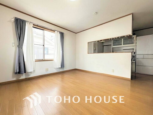 (現地には家具があります)