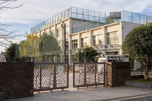 三鷹市立第四中学校