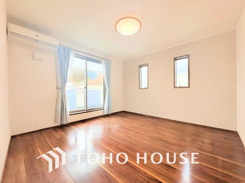 (現地には家具があります)