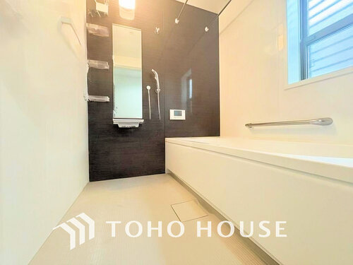 (現地には家具があります)