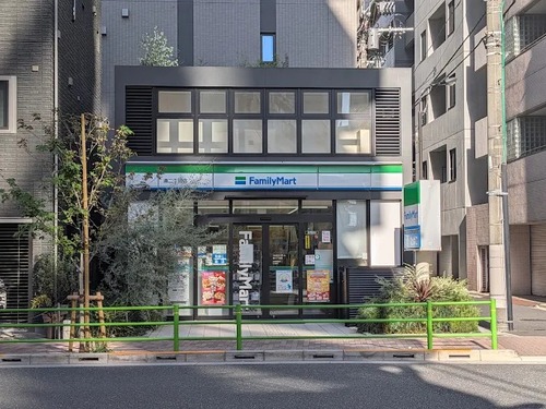 ファミリーマート 湊二丁目店