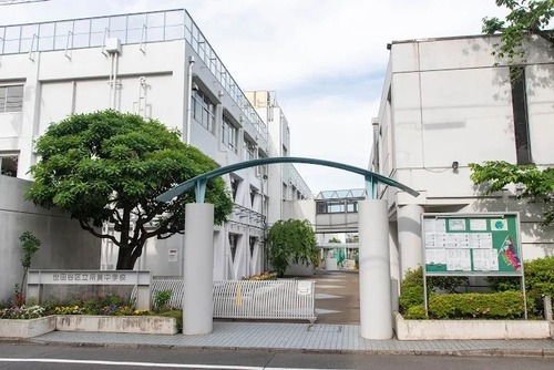 世田谷区立用賀中学校