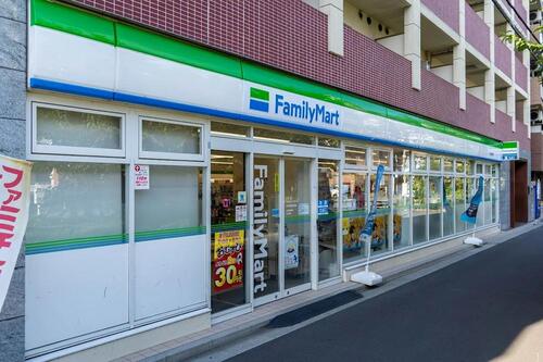 ファミリーマート中村橋駅西店
