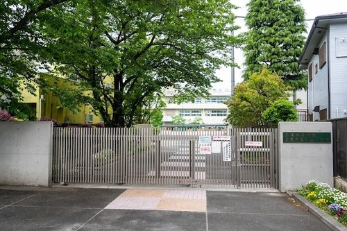 三鷹市立高山小学校
