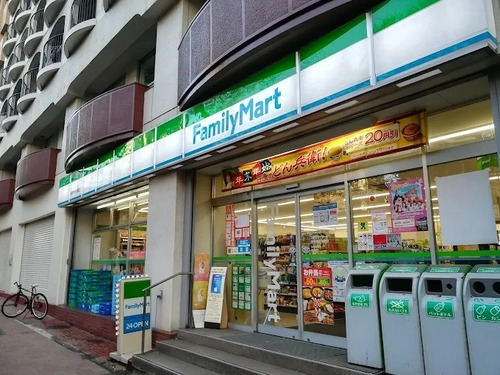 ファミリーマート新宿中央公園店