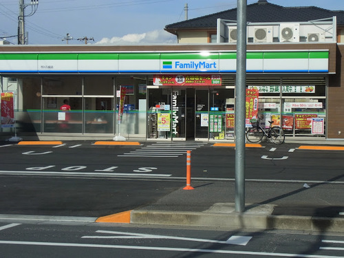 ファミリーマート市川入船店