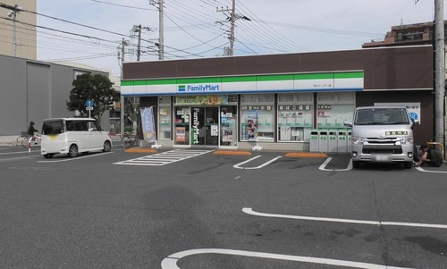 ファミリーマート市川インター店
