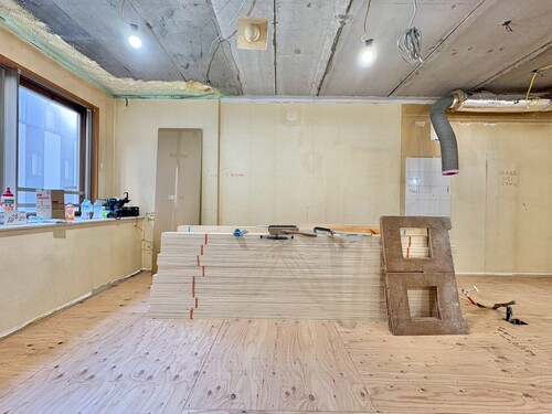 【リビング】
現在リノベーション工事中につき、完成後のきれいな状態でご入居いただけます。